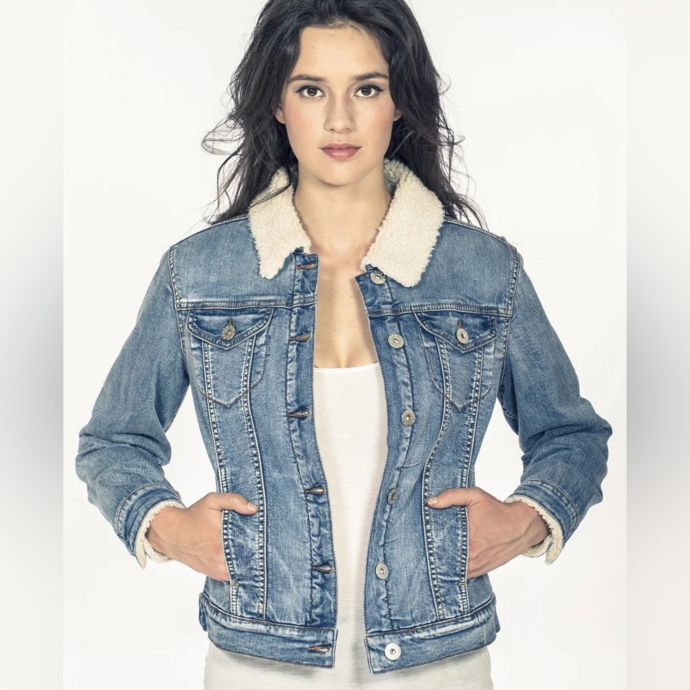 GAP Women Blue Denim Jean Jacket with Cream Sherpa Lining in Small
